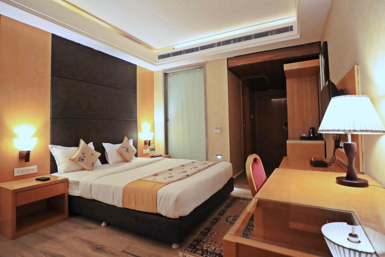 Bindiram Express By Shrigo Hotels Sitapur Muafi Buitenkant foto