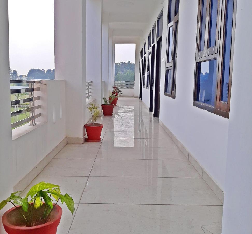 Bindiram Express By Shrigo Hotels Sitapur Muafi Buitenkant foto