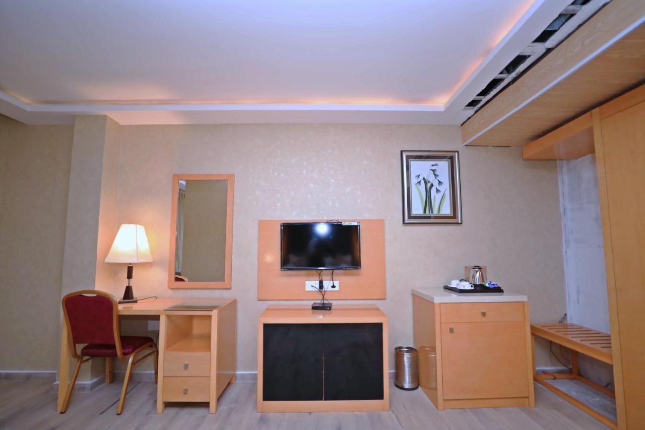 Bindiram Express By Shrigo Hotels Sitapur Muafi Buitenkant foto